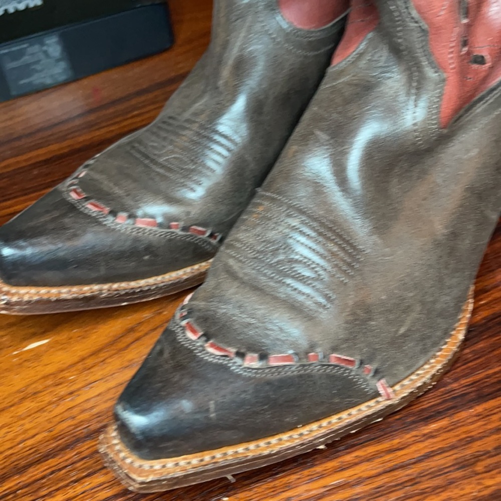 western 8.5 pointed toe boots